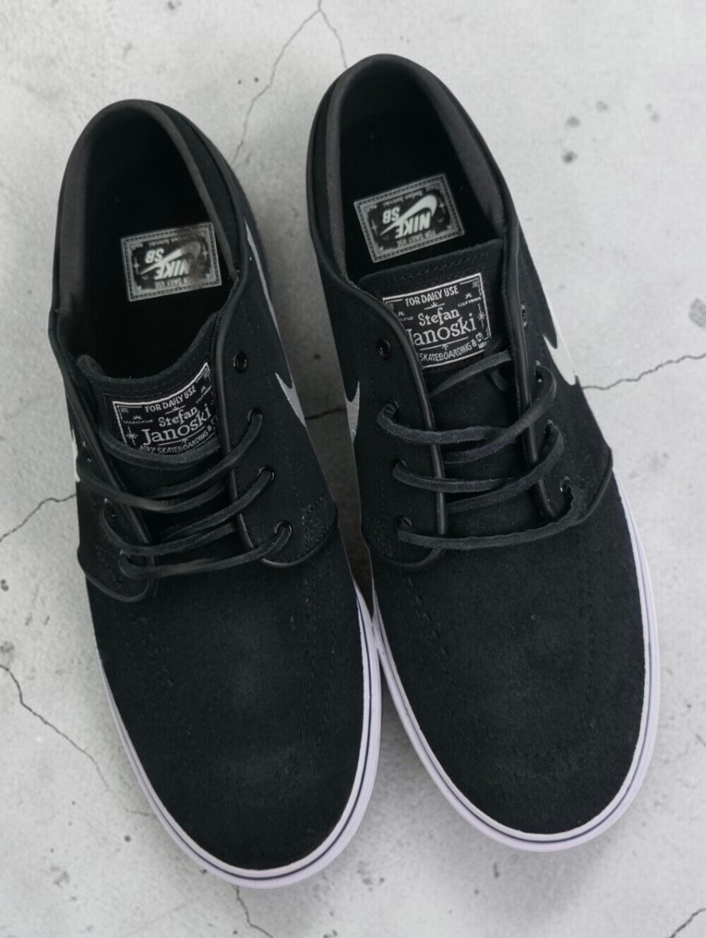 Nike Stefan Janoski Black and White Suede Skate Sneakers Size Men 8.5/Women 10